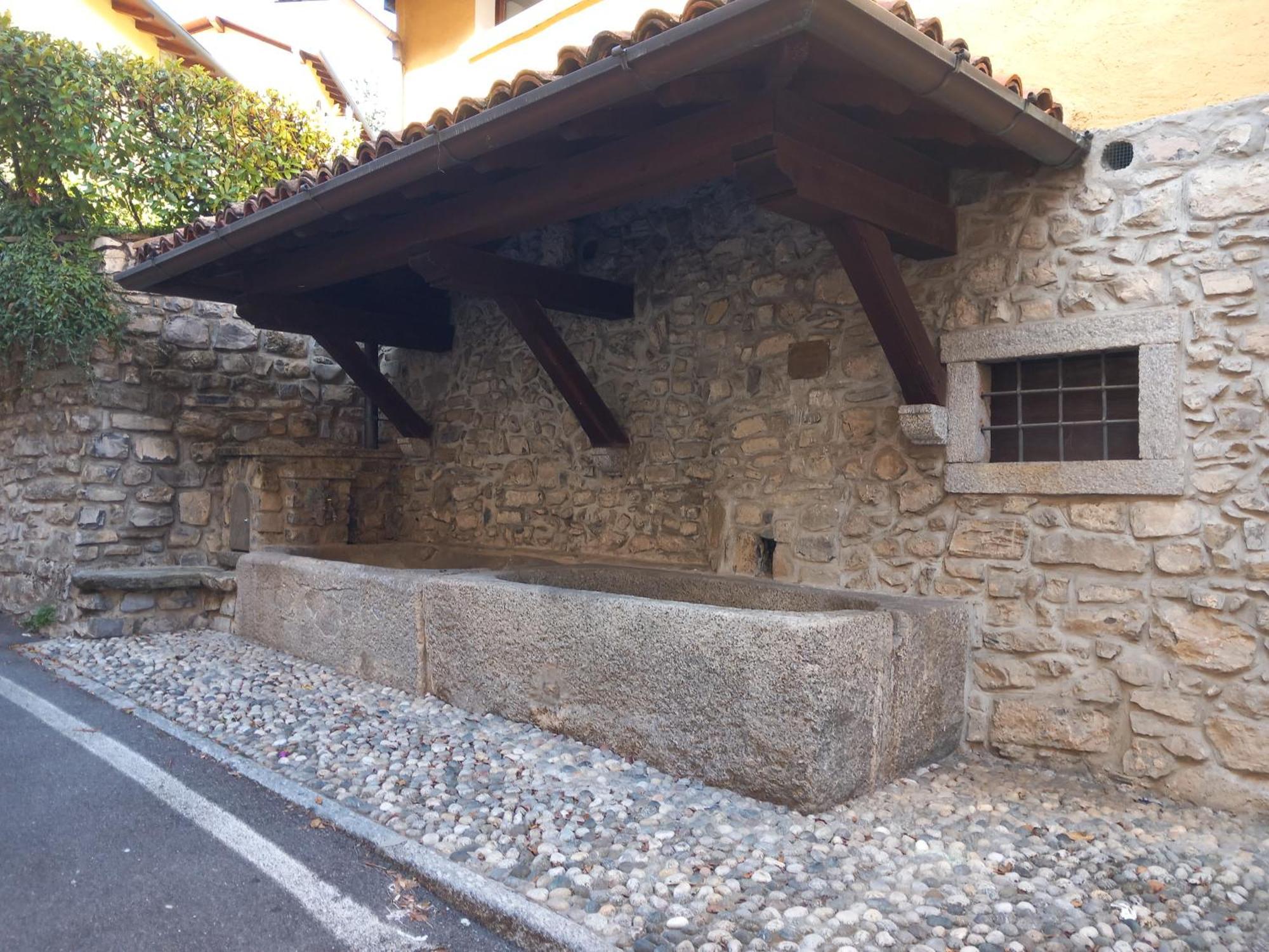 La Casa Di Tina - Civenna Villa ภายนอก รูปภาพ